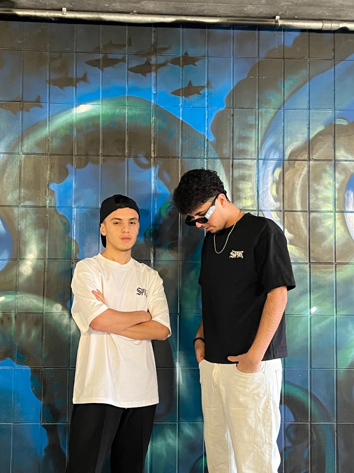 SPYR Oversized Long Fit T-Shirt – Black / White